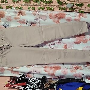 Aeropostale high waisted jeans, a shade of purple, and is a size 6 reg